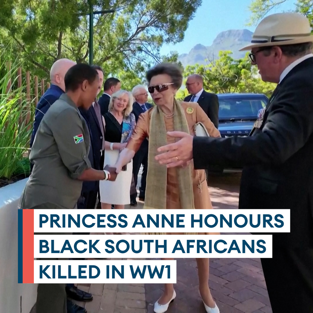 This was the moment Princess Anne unveiled the Cape Town Labour Corps Memorial 🇿🇦 As part of her tour of South Africa, Her Royal Highness paid respect to the 1,700 military labourers who died playing a vital role in WW1 in East Africa 📺 Watch here 👇