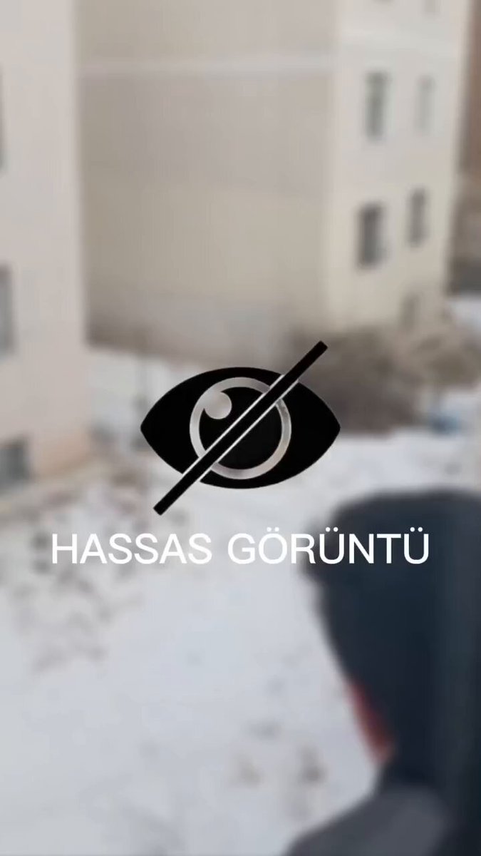 Dadaşkent Saltuklu Mahallesi'nde yaşanan üzücü bir olay, mahalle sakinlerini tedirgin etti. Görgü tanıklarının ifadelerine göre, başıboş halde dolaşan üç köpek, tek bir köpeğe saldırarak dehşet anları yaşattı. Bu olayın bir çocuğun ya da bir insanın başına gelebilecek olasılığı mahalle sakinlerinin endişelerini daha da artırdı. Vatandaşlar, bölgede başıboş köpeklerle ilgili yaşanan sorunların bir an önce çözüme kavuşturulması için yetkililere çağrıda bulundu. "Bu tür saldırılar, çocuklarımıza ya da başka vatandaşlara zarar verebilir. Yetkililer artık bir çözüm bulsun," şeklinde konuşan mahalle sakinleri, olayın bir daha yaşanmaması için acil önlem alınmasını talep ediyor.