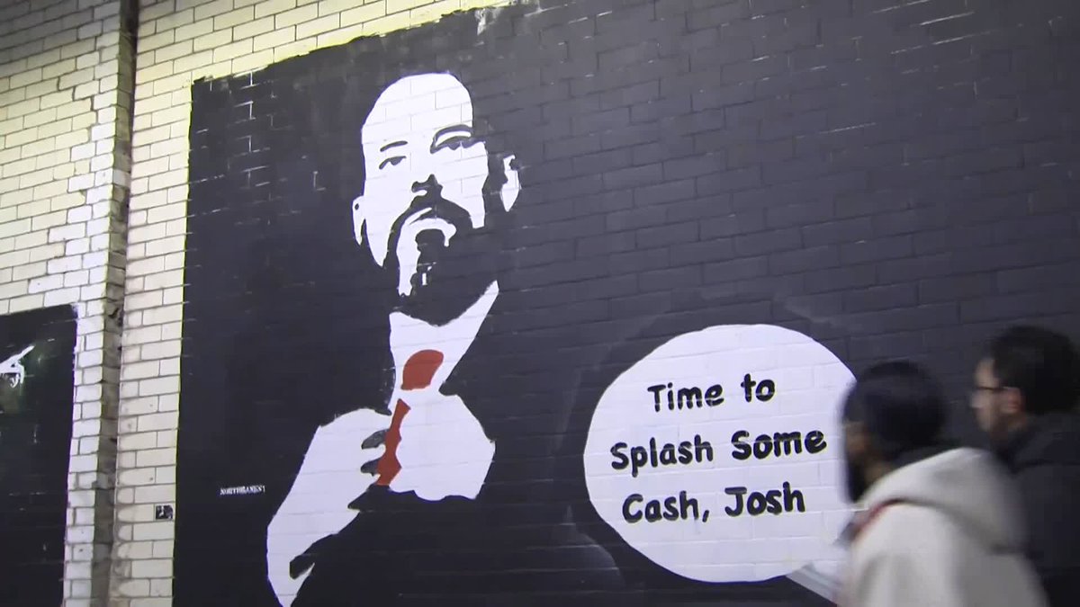 Northbanksy's latest mural near the Emirates stadium... 🔴💰