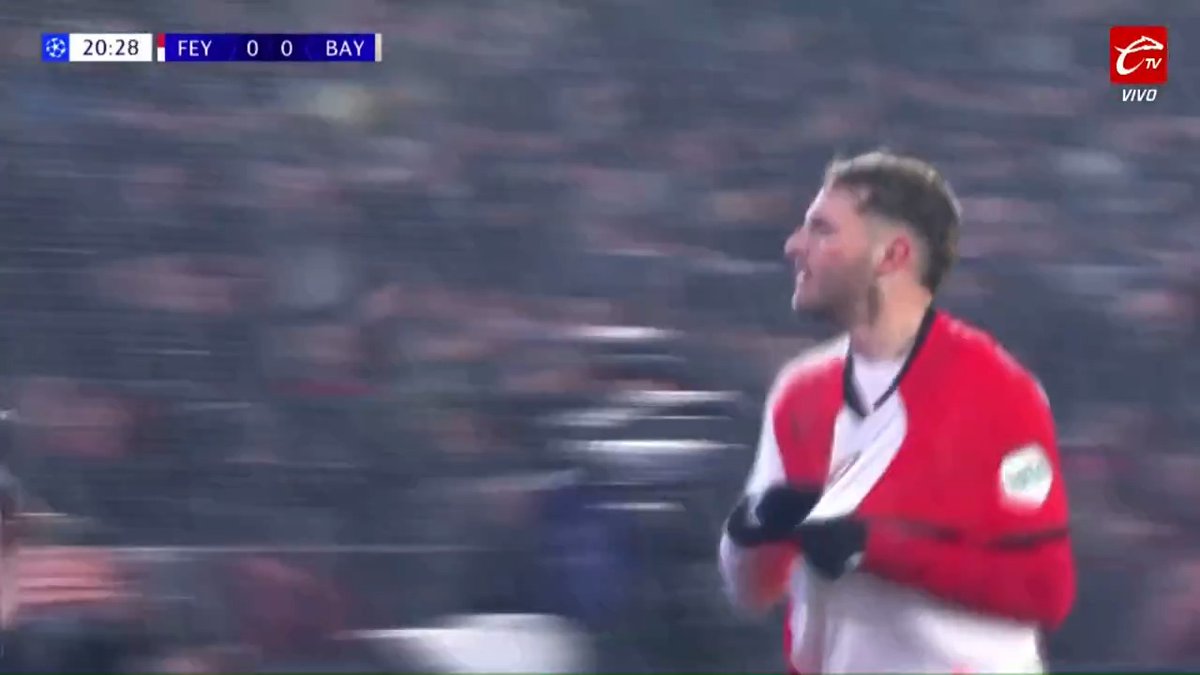 Si eres mexicano tienes que sentirte muy orgulloso porque Santiago Giménez acaba de meter este golazo contra el Bayern Munich en la Champions🇲🇽❤️