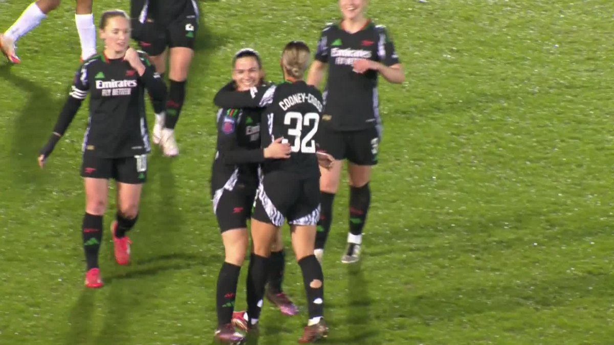 Looks like the bins need emptying 👀 Cooney-Cross hammers the ball into the top corner 🥵 Arsenal Women #BarclaysWLC