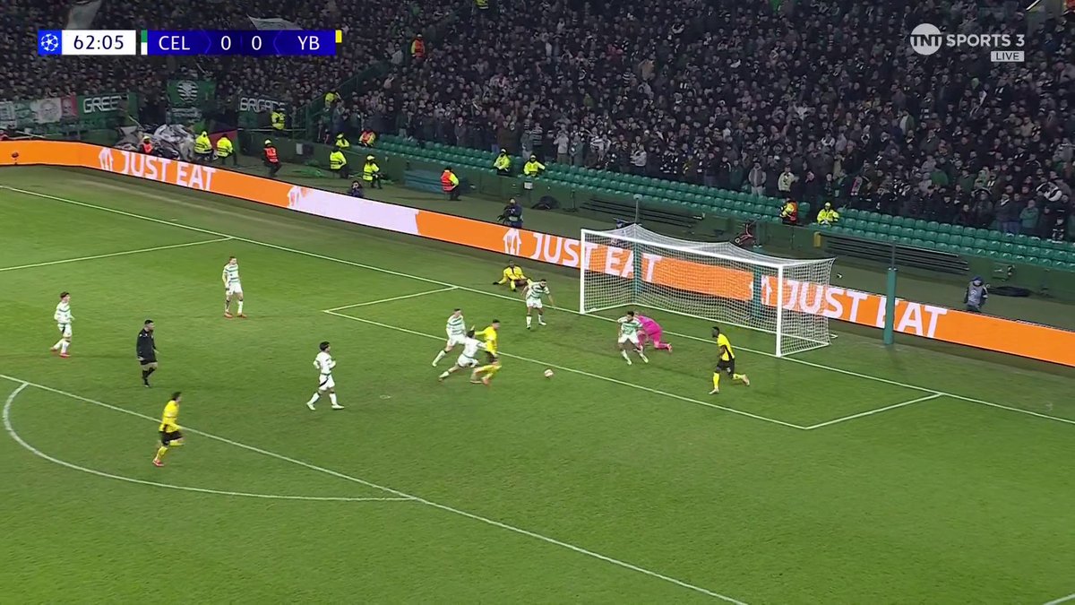 Take a bow Kasper Schmeichel 👏 An incredible double save from the Dane keeps Celtic in the game 🤯 📺 TNT Sports &amp; discovery+ UK