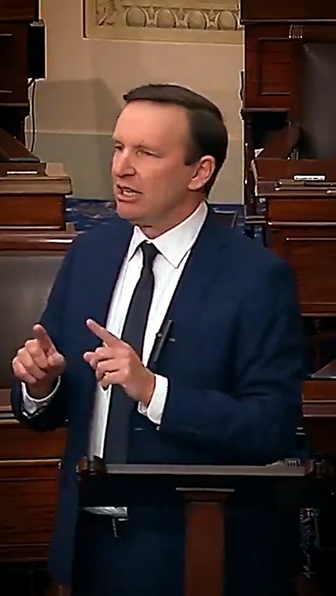 “The wholesale endorsement of political violence is a grave national security threat.” Watch Sen. Chris Murphy 🟧 lay out how dangerous President Trump’s January 6 pardons are: