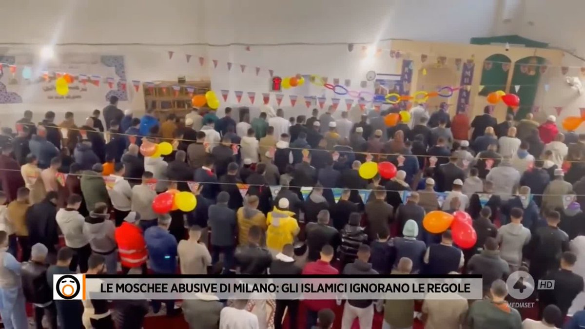 "Questa è una moschea?" "No no" E invece è una moschea abusiva, realizzata con soldi di cui non si conosce la provenienza. Si trova a #Milano. Il servizio di Annalisa Grandi a #Fuoridalcoro è su Mediaset Infinity
