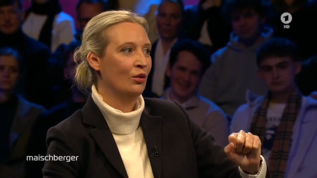 „Sie verhindern nun mal den politischen Wandel. Sie sind für ein ‚Weiter so‘“, sagt Alice Weidel (AfD) zu Sahra Wagenknecht. „Sie haben erst die Linken-Partei zerlegt, jetzt kratzen Sie an der 5-Prozent-Hürde.“ #maischberger Das Erste