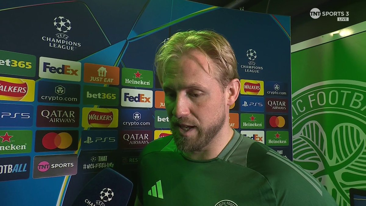 "From a fan, from a friend, you're playing brilliantly at the moment" 🤩 Former Celtic stopper Joe Hart was all praise for current goalkeeper Kasper Schmeichel after signing his new contract at the club, and his clean sheet tonight. 📺 TNT Sports & discovery+ UK