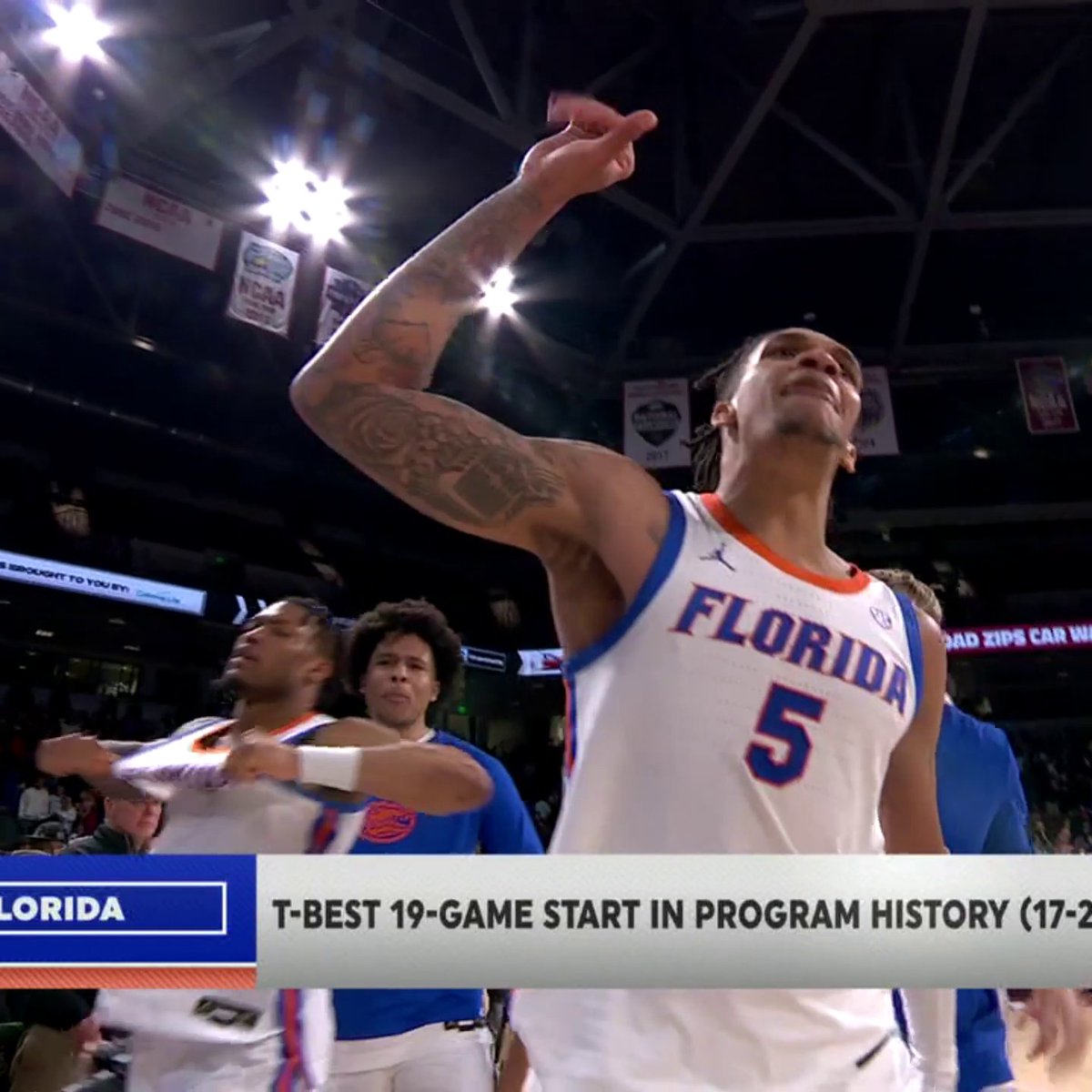WHAT A COMEBACK 🤯 No. 5 Florida Gators Men’s Basketball completes the 14-point comeback to defeat South Carolina! 🐊