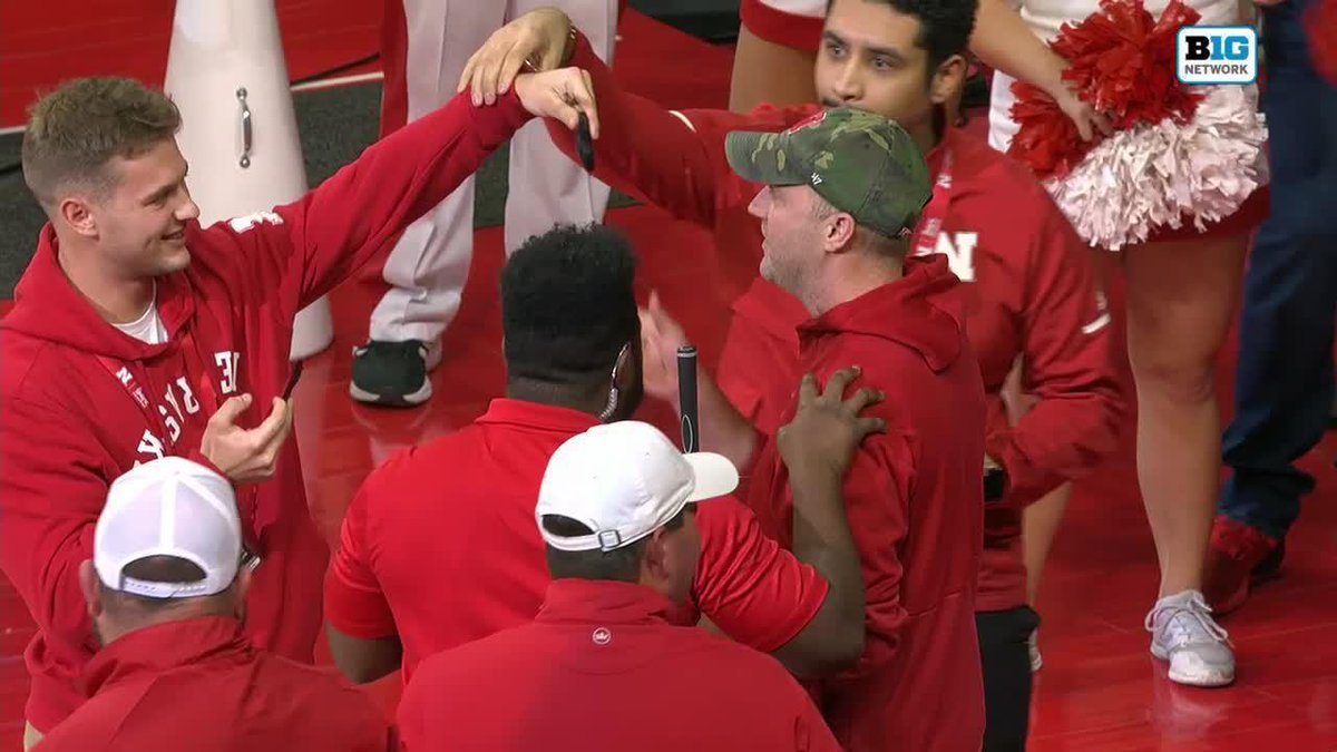 ✅ Make a full court putt ✅ Win a new Porsche ✅ Do the Tiger Woods fist pump to celebrate This Nebraska Men's Basketball fan is going home happy 😄