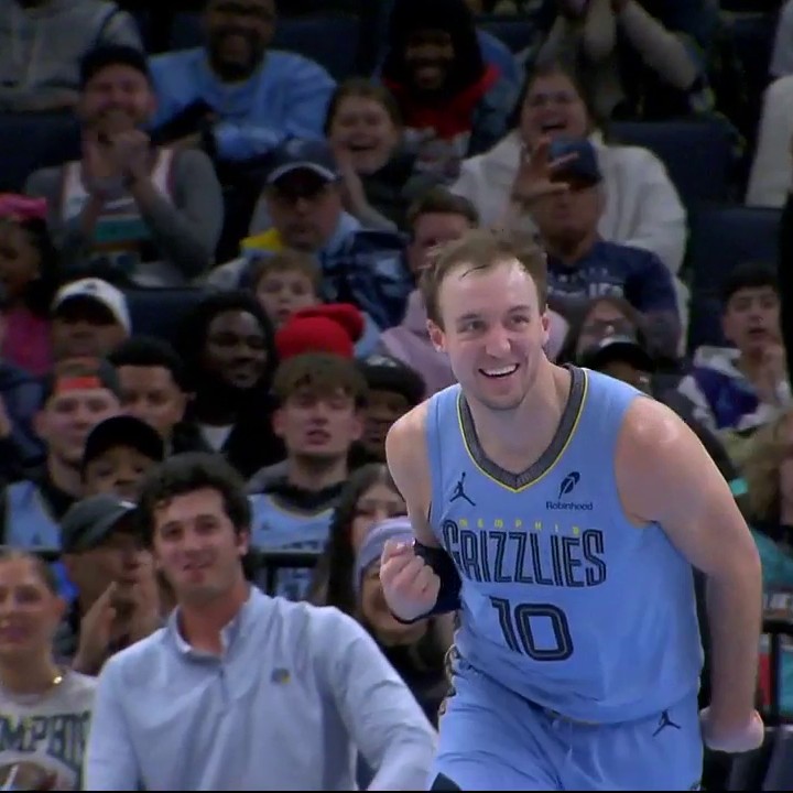 🚨 LUKE KENNARD DUNK ALERT 🚨 Luke throws it down for his first dunk since the '19-20 season. 🔥 Luke Kennard