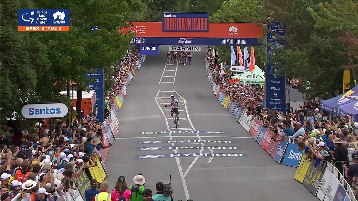 🔥 A late attack after the summit of Knotts Hill, and it’s a maiden professional win for 🇪🇸 Movistar’s Javier Romo Oliver!! 📺 Stream the race now on 7plus: efex | @santosltd #TourDownUnder #CouchPeloton