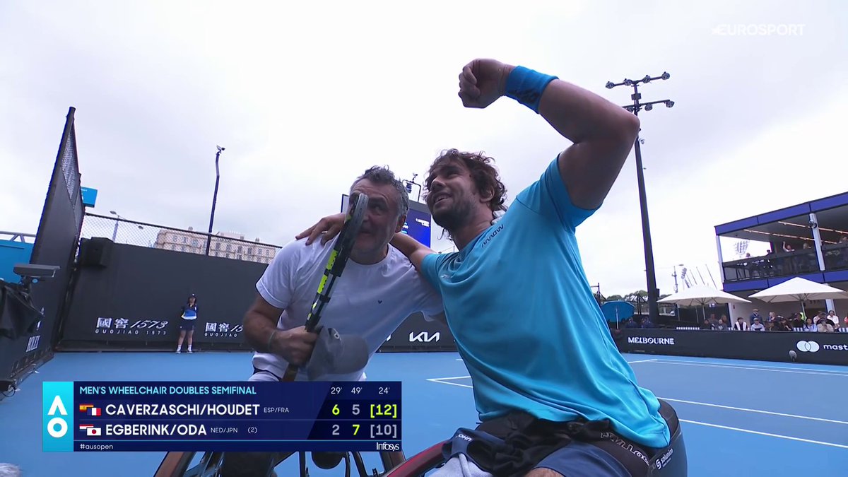 ¡TENEMOS UN ESPAÑOL EN LA FINAL! 🇪🇸🇪🇸🇪🇸 Daniel Caverzaschi disputará el partido por el título junto a Houdet en la final de dobles de tenis en silla de ruedas del #AusOpen tras un partido de auténtica agonía 👏👏👏