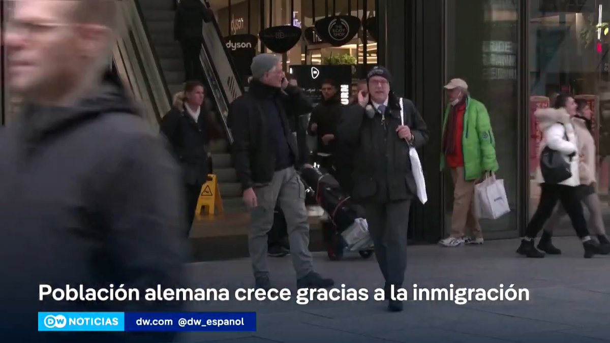 Población en #Alemania crece en 100 mil personas entre 2023 y 2024. Sin embargo, el déficit de #natalidad en el último año ascendió a más de 300 mil personas. Desde 2019, las autoridades estiman que el país requiere de 400 mil inmigrantes al año para sostener su economía. /jr