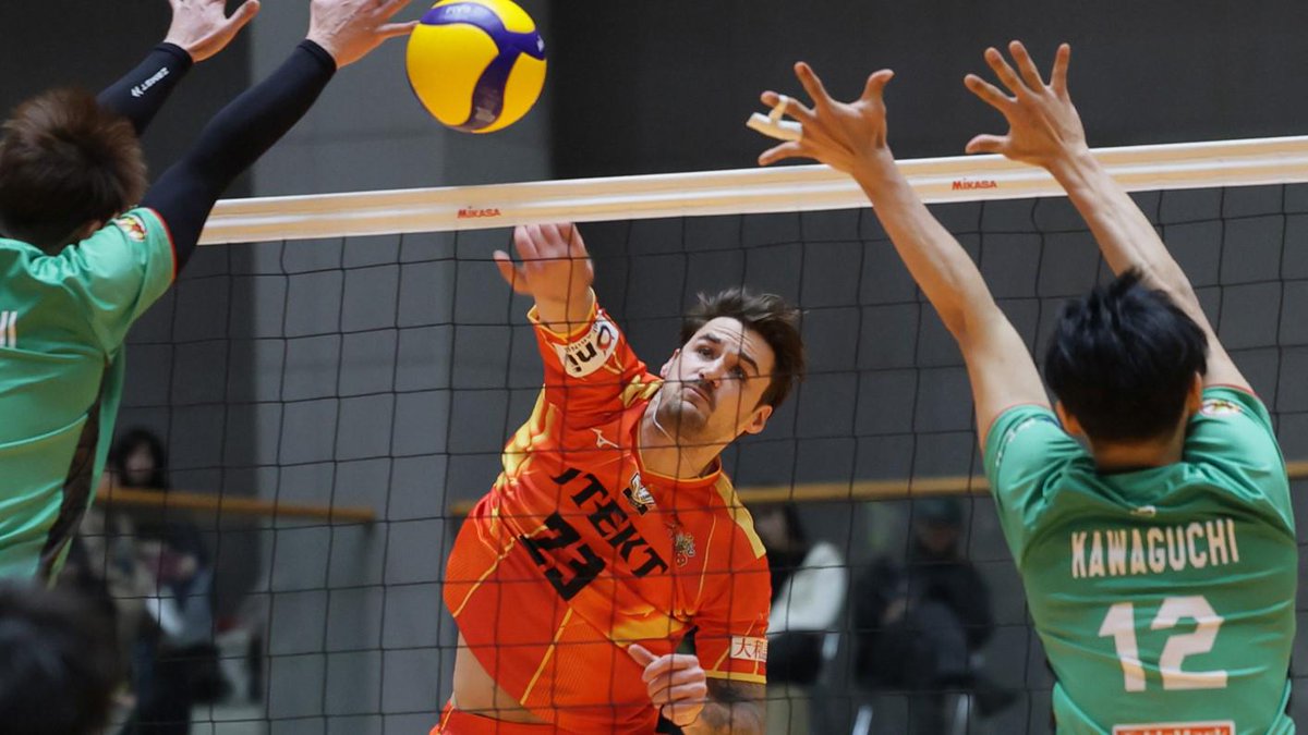 The most explosive bounce from TJ DEFALCO’s 🇺🇸 incredible 39-point performance last weekend! 😱 Is he the king of the line bounce? 🤔 🏐 #SVLeague #Volleyball