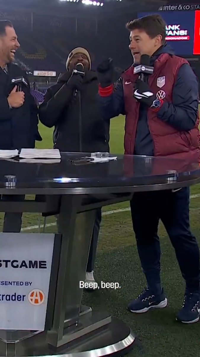Absolutely INCREDIBLE scenes at the TNT postgame desk last night 😂