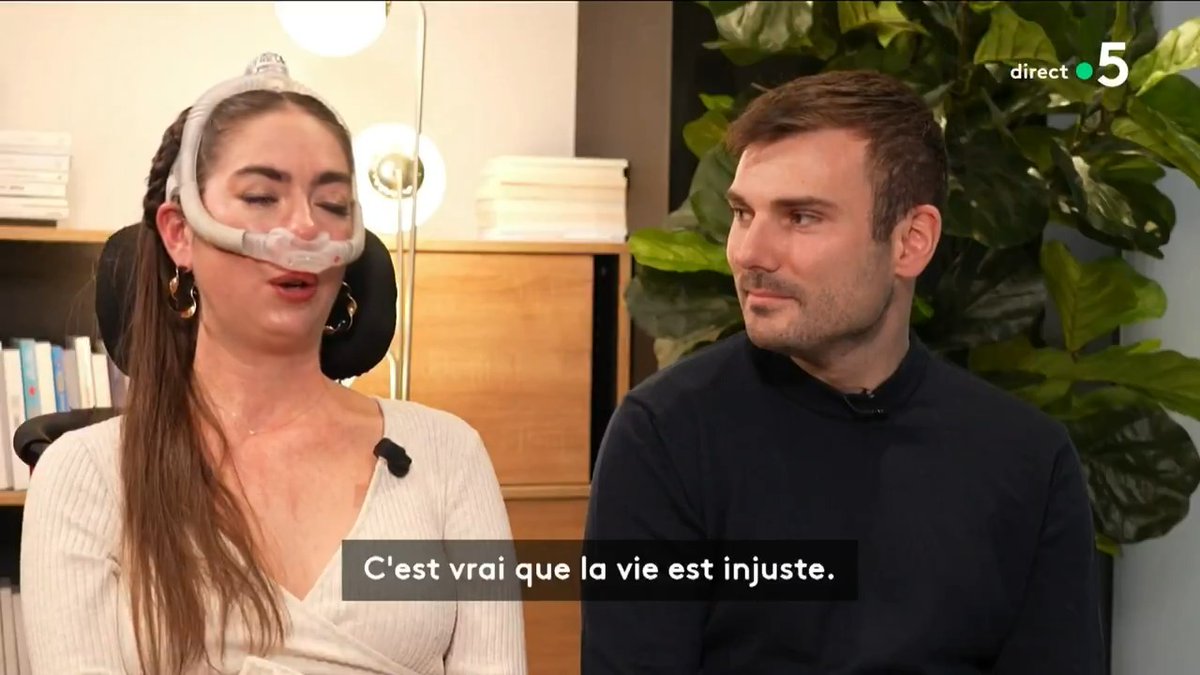 “Malheureusement, ce n’est pas qu’un truc de vieux.” Le témoignage bouleversant de Léah, atteinte de la maladie de Charcot à ses 26 ans, dans la Story de Mohamed Bouhafsi ⬇️ #CàVous