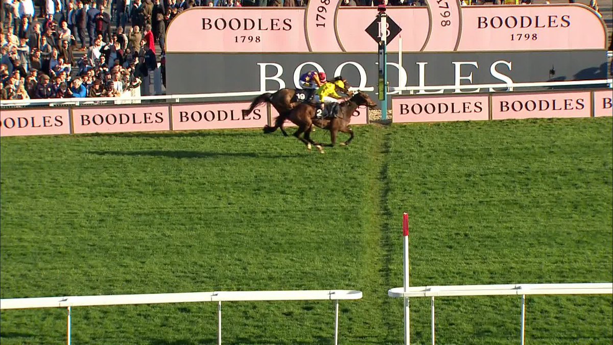 A lot of punters must have had Billaway to thank on this day 😂 JUST HOW ON EARTH DID HE MANAGE TO GET UP?! 🤯 🎬 ITV Racing