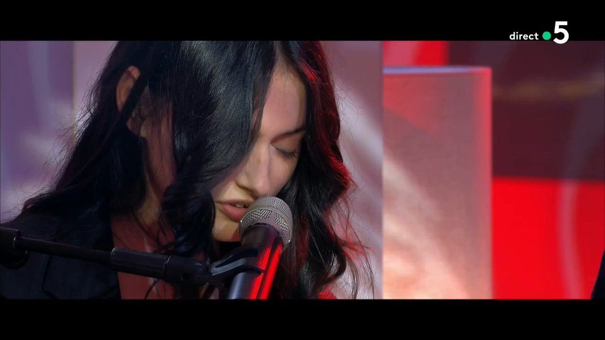 🎶 Solann interprète le titre “Rome” en live au ukulélé dans #CàVous 🎶
