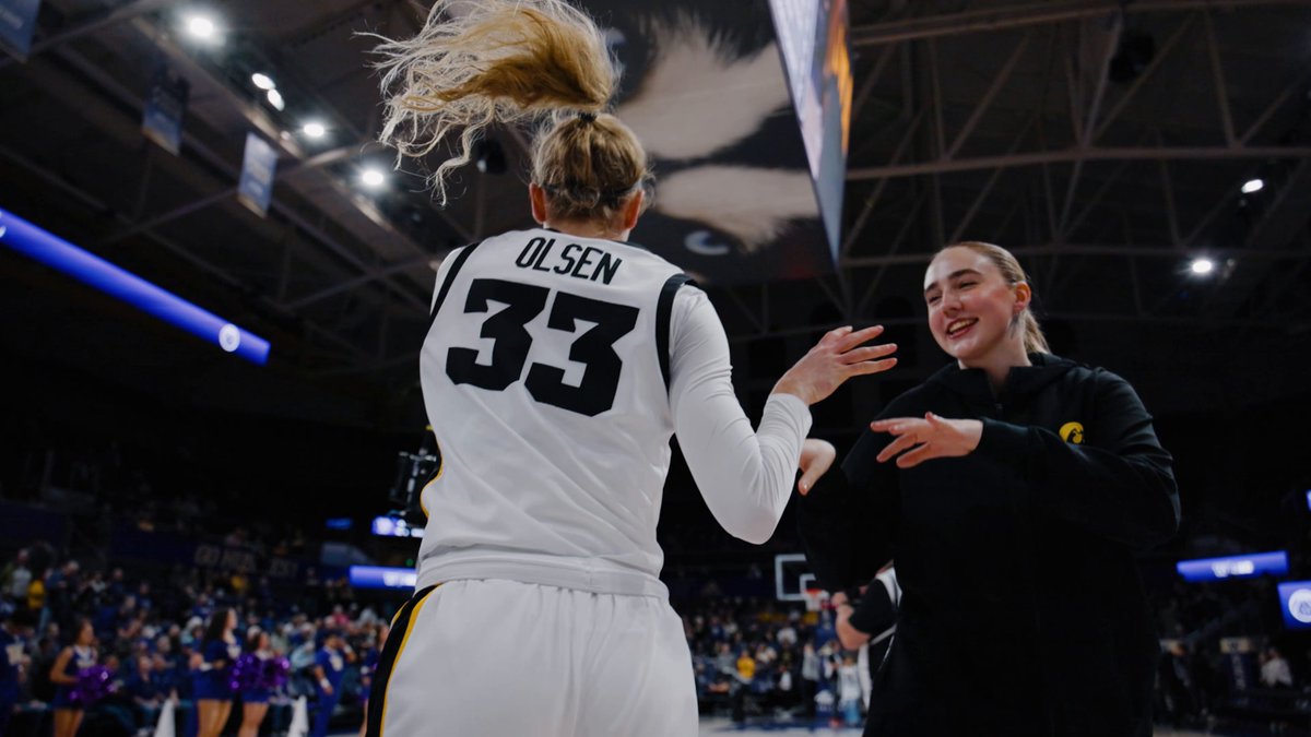 A perfect night for Big Lu 😎 8-8 FG 4-4 3FG 6 AST 1 STL Lucy Olsen x #Hawkeyes