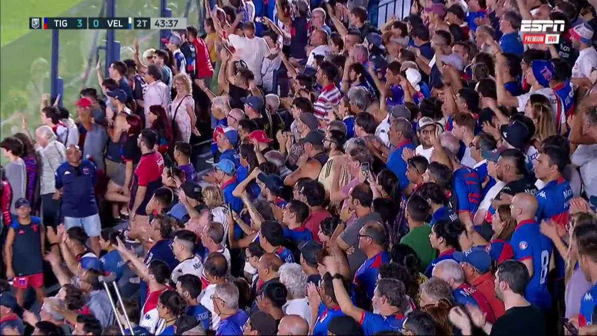 “ES PARA VOS, DOMÍNGUEZ…” La gente de Tigre le dedica el triunfo a su ex DT, ahora entrenador del equipo rival. 🏟️🇦🇷