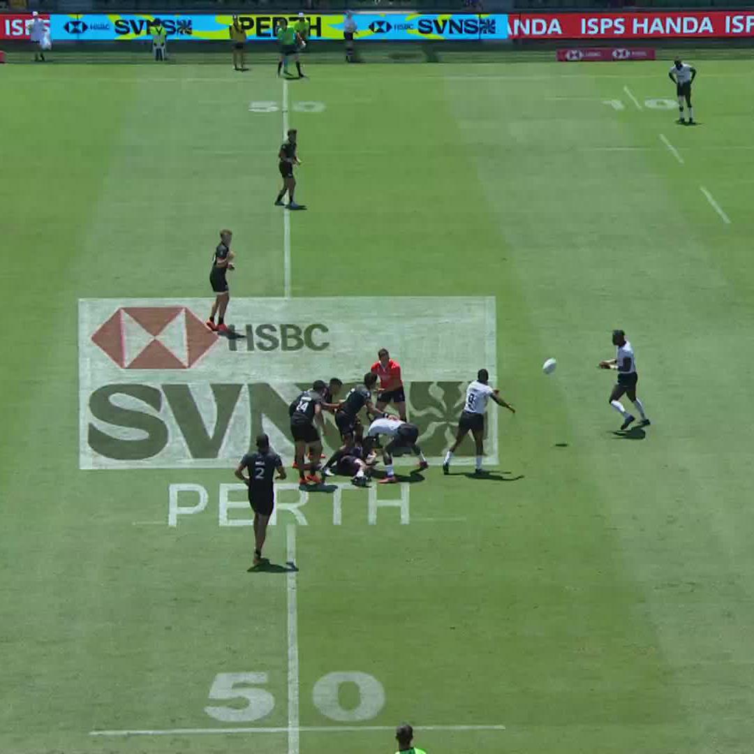 Kenya fans bringing the ENERGY ⚡️ George Ooro storms through for Kenya Rugby's first try of the day 💥 #HSBCSVNS | #HSBCSVNSPER
