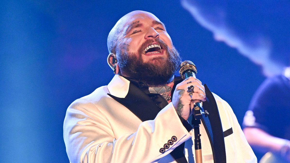 .Swimmy BoutDaCheck performs “Bad Dreams” from his album I’ve Tried Everything But Therapy (Part 2)! WATCH ▶️ #FallonTonight