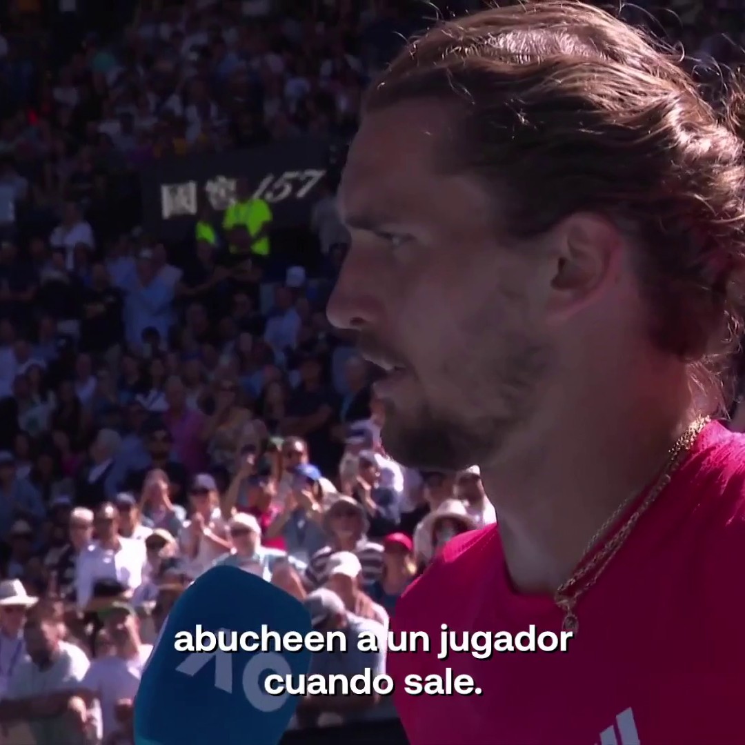 "Por favor, no abucheen a Djokovic. Ha dado su vida por este deporte durante 20 años. Ha ganado este torneo con un desgarro abdominal. Ha ganado este torneo con una rotura en el tendón. Si no puede continuar, es que no puede continuar" Alexander Zverev 🎩 #AusOpen #AO2025