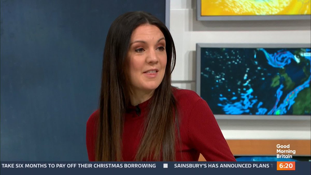 'It's just starting' There are currently over half a million homes, farms and businesses without power in Ireland as a result of Storm Eowyn. @lauratobin1 has the latest.