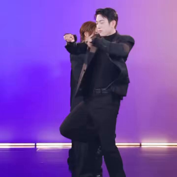 jackbam doing EVERYTHING but walking back normally 😭😭😭😭