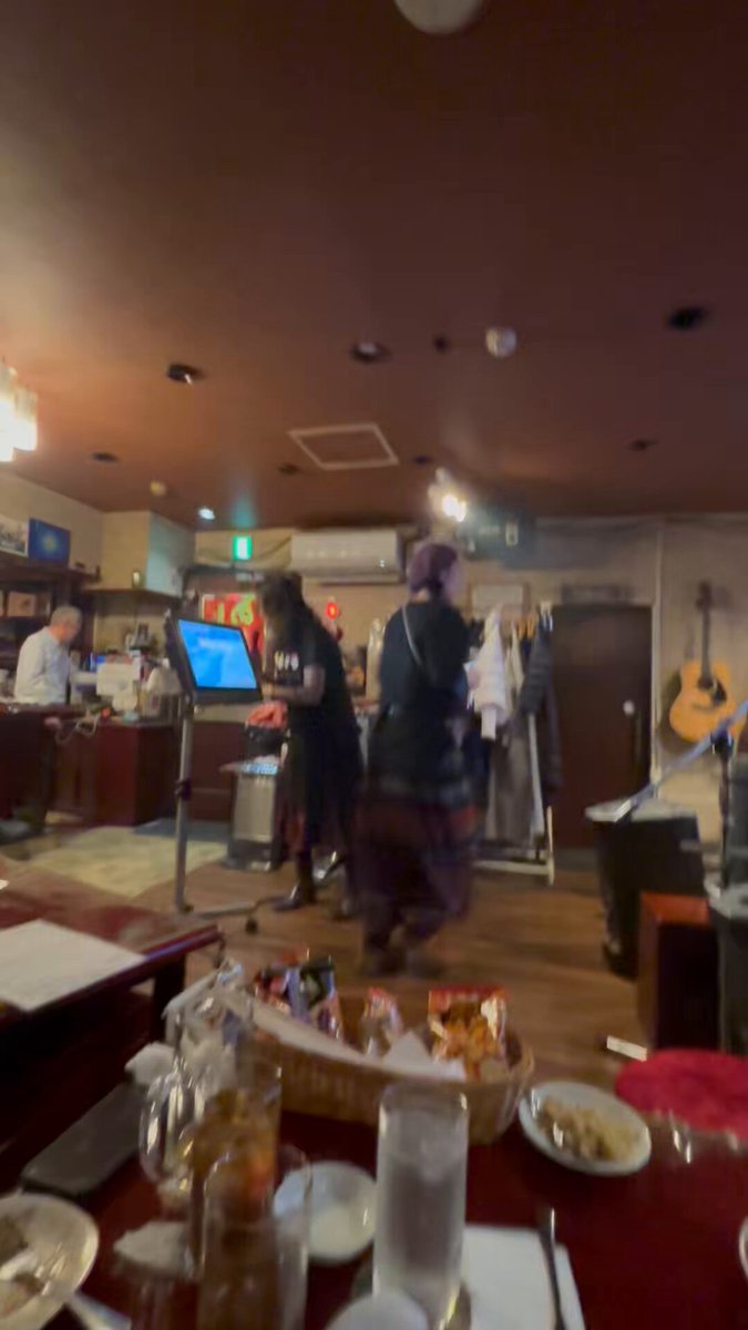 生Hacking to the Gate！ 曲ぜんぜん知らなくても何でも即興でドラム叩いちゃうお店のムロちゃん👍