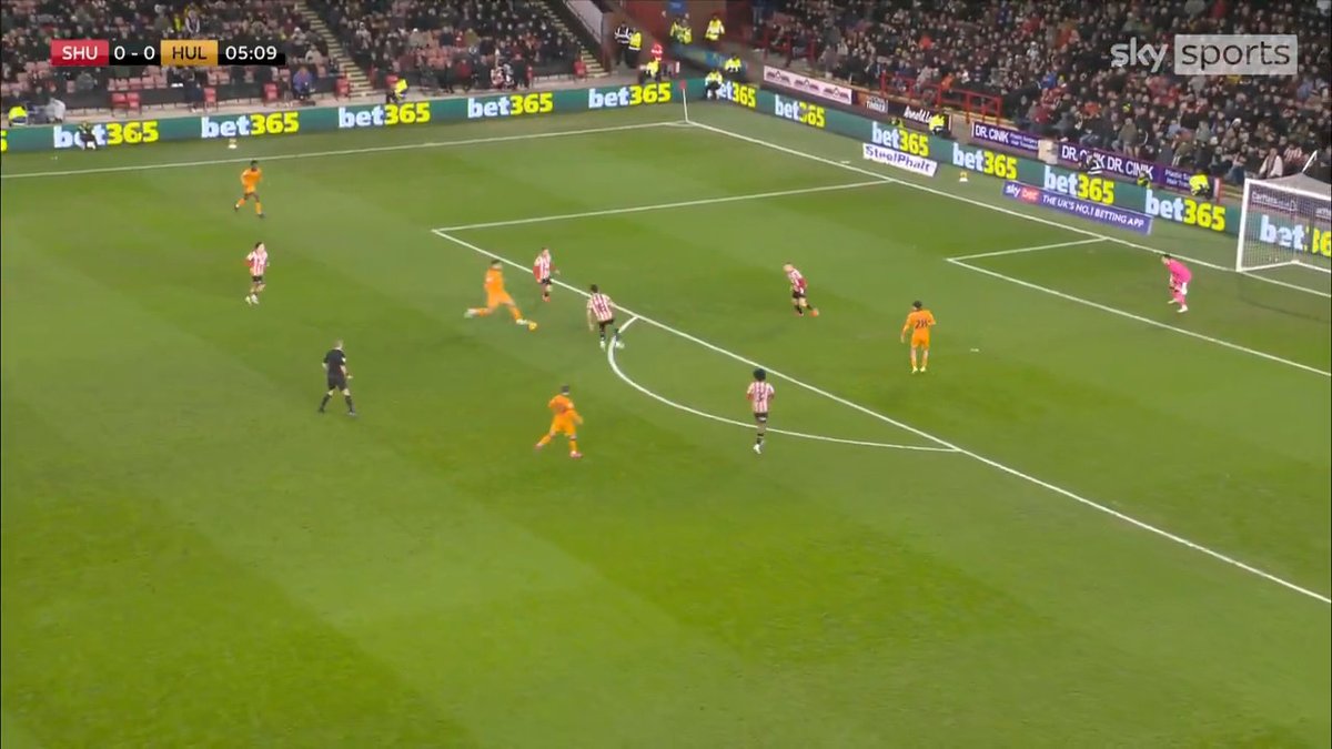 Superb strike from Crooks after Hull hit Sheffield United on the counter-attack 🚀