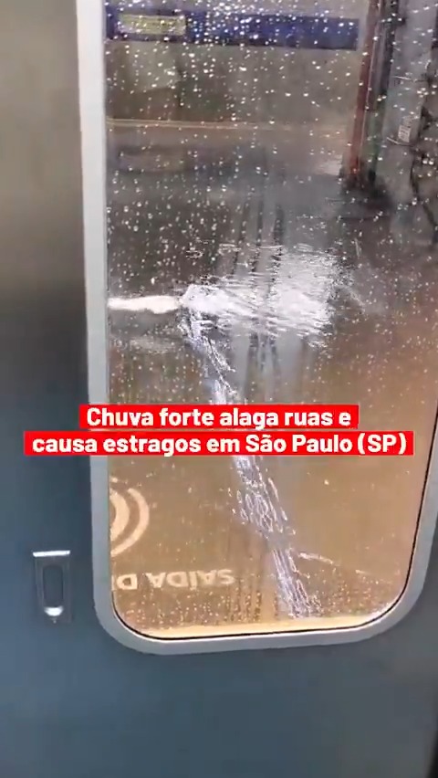 ⛈🚨 Chuvas severas em SP Na tarde de hoje (24), pela 1ª vez, a Defesa Civil de São Paulo emitiu um alerta severo atentando para as fortes chuvas. O aviso chegou na tela do celular alertando para que as pessoas se mantenham em lugar seguro. Confira #BrasildeFato