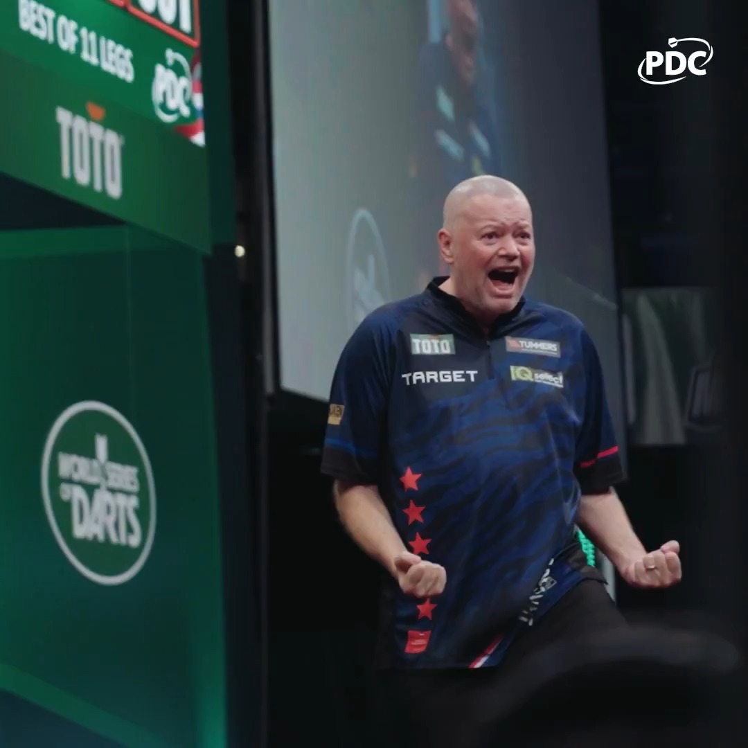 WHAT A REACTION! 🤩 #DutchDartsMasters | Raymond van Barneveld