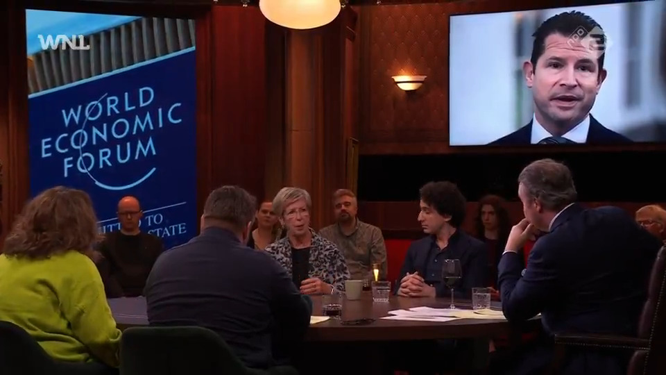 Voormalig minister van Economische Zaken Annemarie Jorritsma is kritisch op de afwezigheid van huidig minister Dirk Beljaarts op een bijeenkomst van het WEF. "Dat vind ik wel bijzonder hoor. Daar hoor je gewoon te zijn. De hele wereld loopt daar rond." #WNL