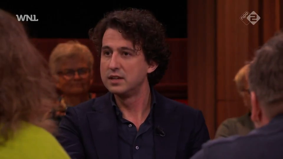 .Jesse Klaver is niet van plan het kabinet te helpen. "Maar we willen wel iets anders. Dat is het doorbreken dat er alleen maar politieke relletjes in Den Haag worden gecreëerd. In het parlement werken we samen met iedereen die daar is om te kijken of we Nederland een klein beetje beter kunnen maken." #WNL