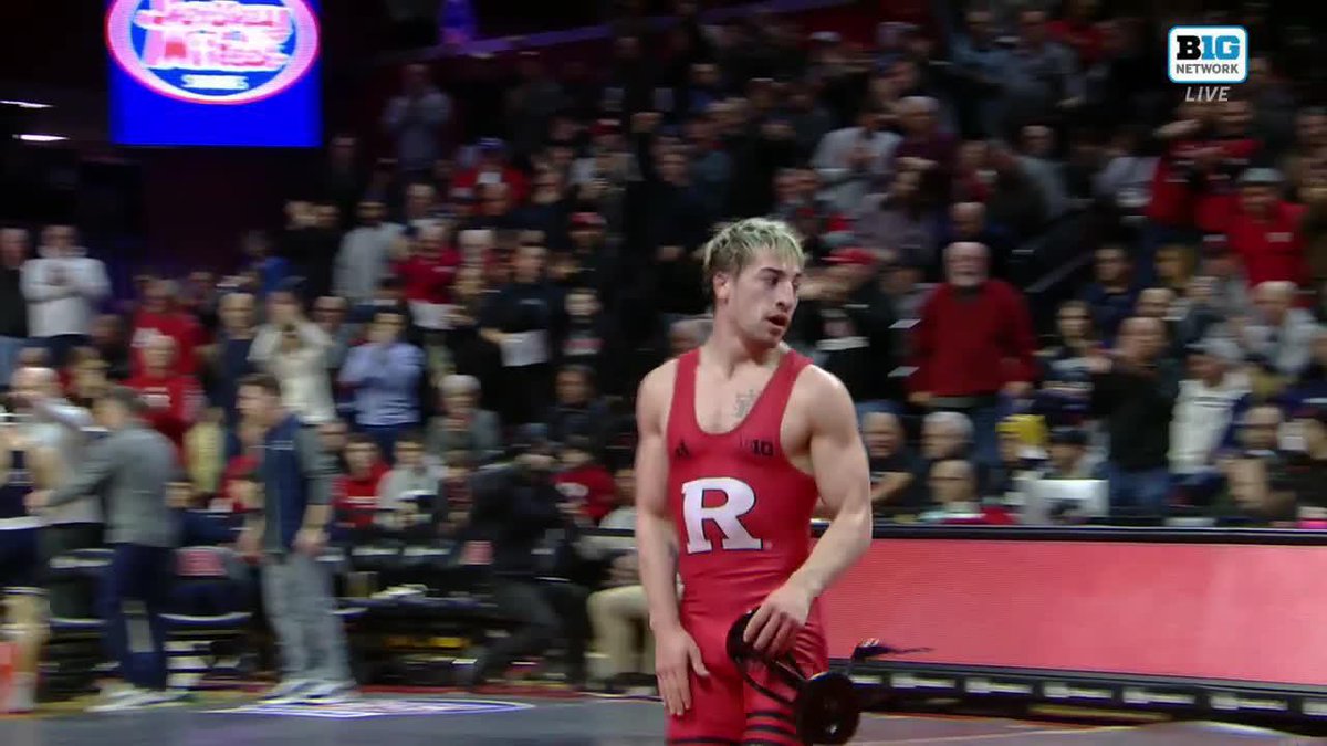 Now that's how you work the crowd, Dean! Watch on Big Ten Network #RelentlessPursuit | #GoRU