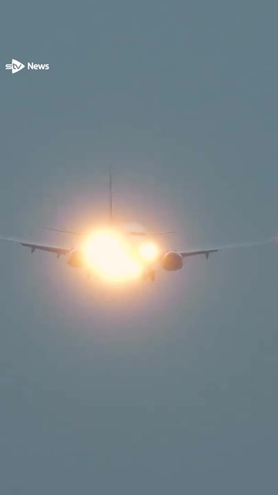 🇬🇧 | El piloto aterriza en el aeropuerto de Edimburgo en medio de la tormenta Eowyn.