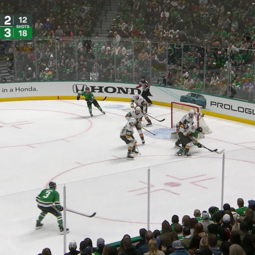 THE STARS ARE SHINING IN DALLAS 🤩 Robo's got his second goal of the night 😤