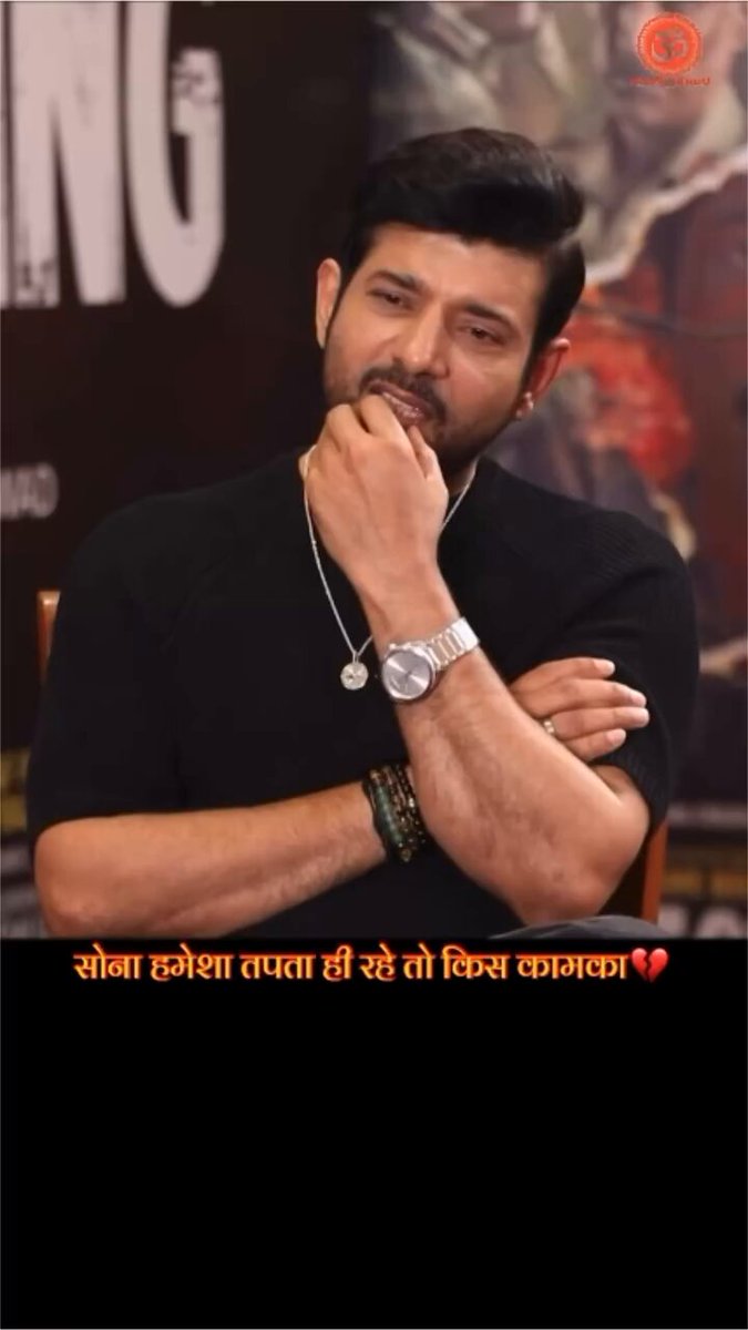किसी को घर से निकलते ही मिल गई मंजिल कोई आज भी हमारी तरह सफ़र में रहा !!🖤