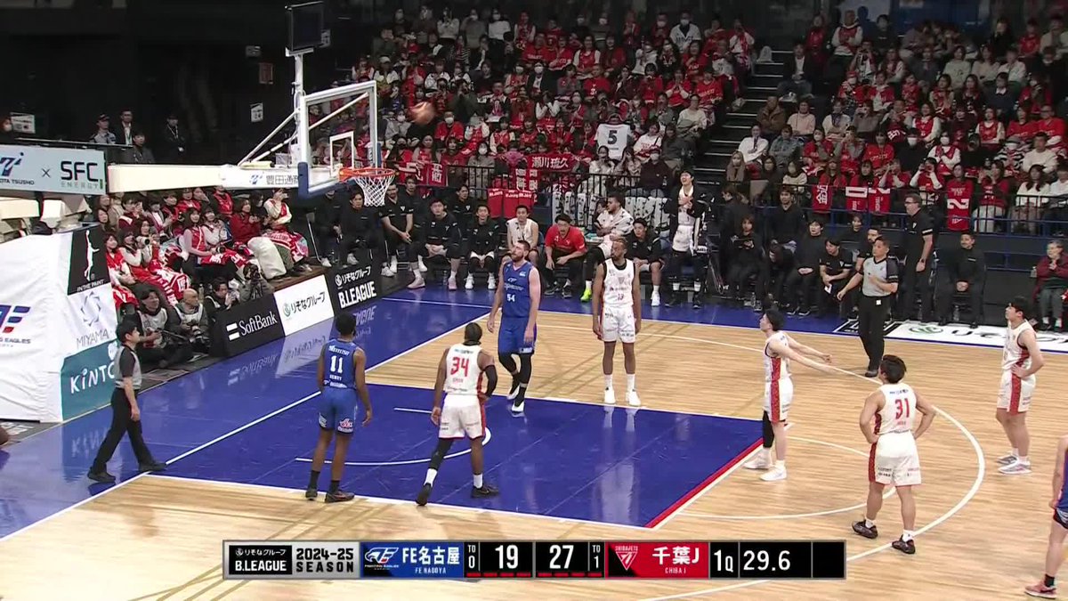 りそなグループ B.LEAGUE 2024-25 B1リーグ戦 第18節 vs.FE名古屋 GAME1 1Q #瀬川琉久 が #Bリーグ のコートへ✨ 早速訪れたフリースローのチャンスをコート内外の兄たちが見守り、Bリーグ初得点🔥🔥🔥 配信はこちら▼ #千葉ジェッツ