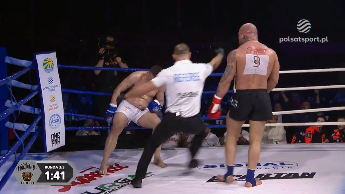 ๐๐ ๐๐ ๐๐๐๐๐๐ ๐ฎ๐ W walce wieczoru gali One Punch Rafaล Jaszczuk trafiล nogฤ
w gลowฤ Rafaลa Witkowskiego i... wyrzuciล go z ringu ๐ฅ
