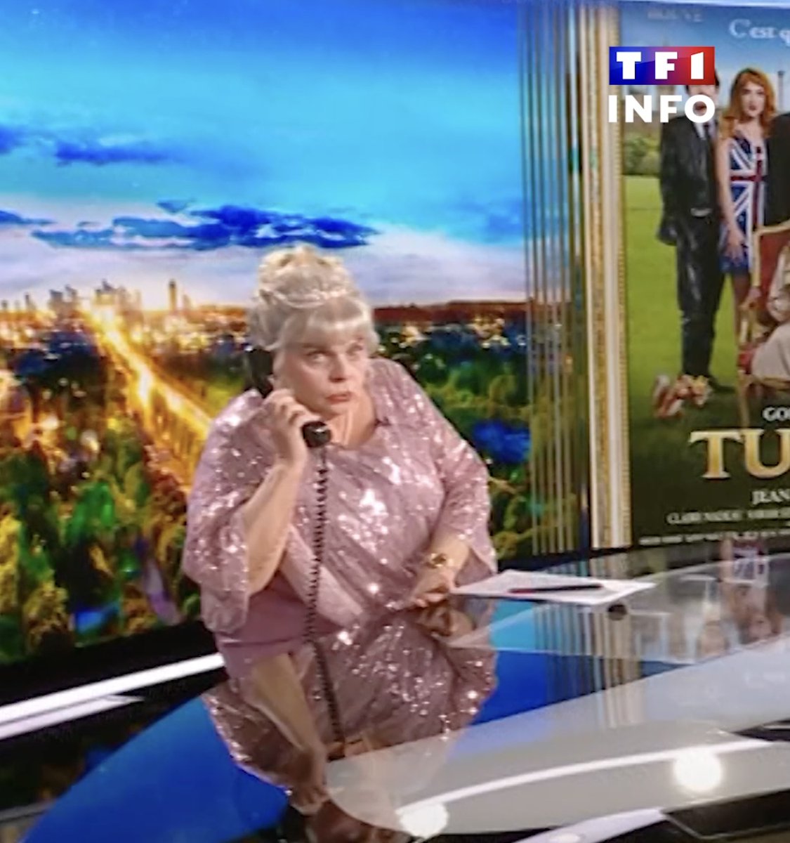 Cathy et Jeff Tuche prennent le pouvoir sur le plateau du JT ! Rendez-vous ce dimanche dans #LE20H d'Anne-Claire Coudray pour une interview « Tuchesque » au retour de leur séjour à la Cour du Roi Charles III ! #LesTuche #GodsaveTheTuche cc Jean-Paul Rouve #IsabelleNanty Pathé Films LES TUCHE