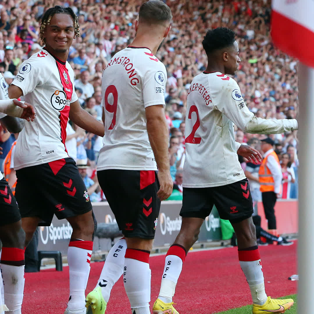 Galatasaray, Southampton forması giyen 27 yaşındaki sağ bek Kyle Walker-Peters'ın transferi için görüşmelere başladı. (Burhan Can Terzi) Gelir mi? #yüzdeyüz
