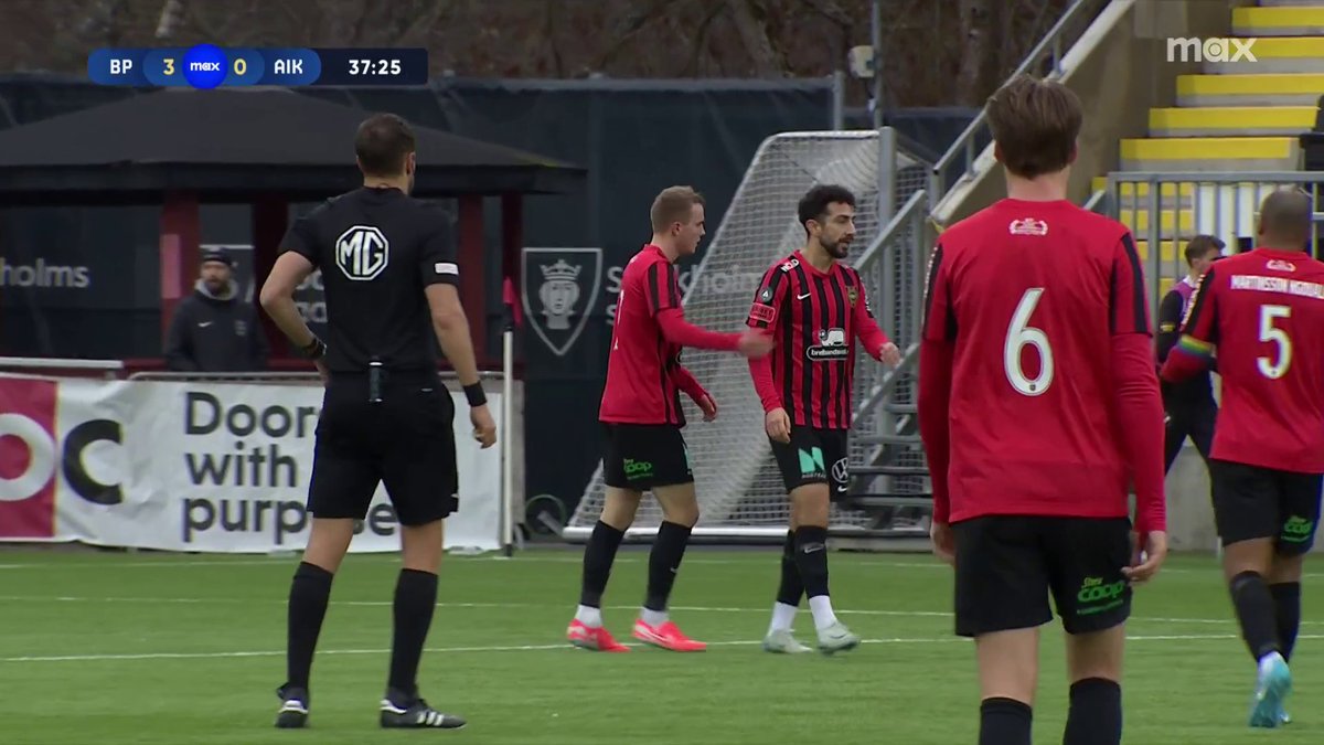 3-0 BP! Victor Lind chippar in utökningen när AIK-spelarna slarvar i eget straffområde 🔴⚫ 📲 Se matchen på Max