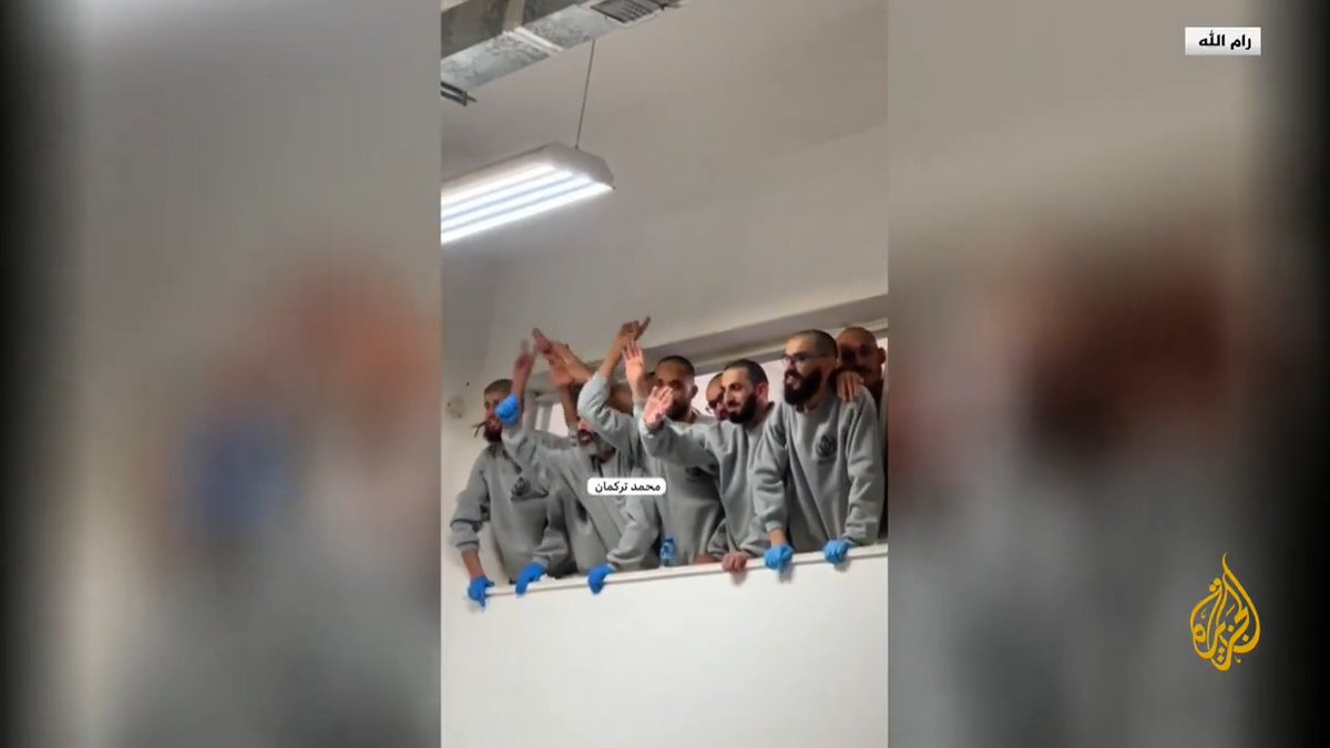هتفوا لكتائب القسام.. مشاهد من احتفالات الأسرى الفلسطينيين المفرج عنهم من السجون الإسرائيلية في رام الله #الأخبار #حرب_غزة