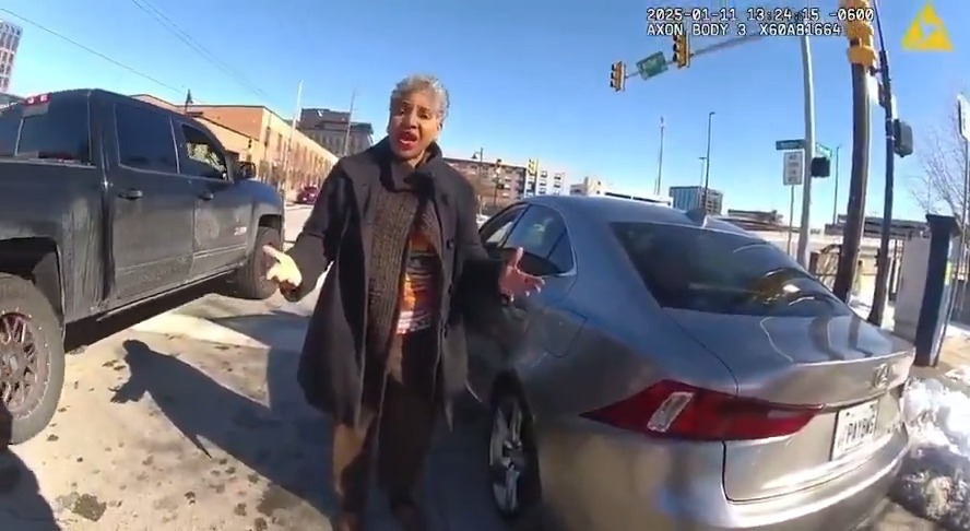 Oklahoma State Senator Regina Goodwin is arrested for refusing to show her drivers license after being pulled over. I didn't need to look her up to know she's a democrat. Once I saw her aversion to showing an ID it was obvious... #CityLife #Tulsa #Oklahoma #democrats #ID #Identification