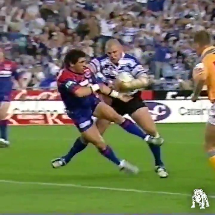 Big Man Tries… Mark O’Meley wasn’t being stopped here. The Ogre was a Beast… Bulldogs vs Knights 2004 #legend #Bulldogs #RugbyLeague #Beastmode