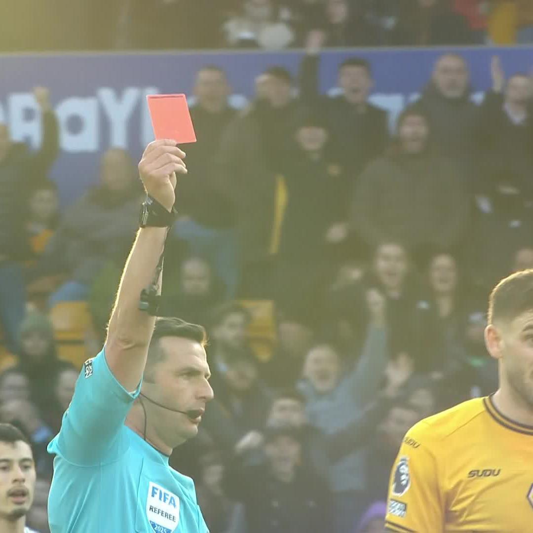 Myles Lewis-Skelly sees red for this challenge on Matt Doherty 😲🔴 📺 Stream #WOLARS on DStv: