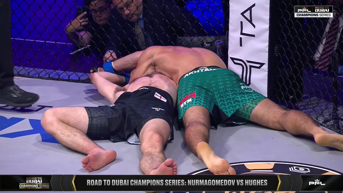 Mirafzal Akhtamov qui éteint son adversaire avec une soumission 🥶
