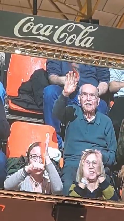 POV: Celebrando tu 93 cumpleaños en la Fonteta 🥹🧡🎂