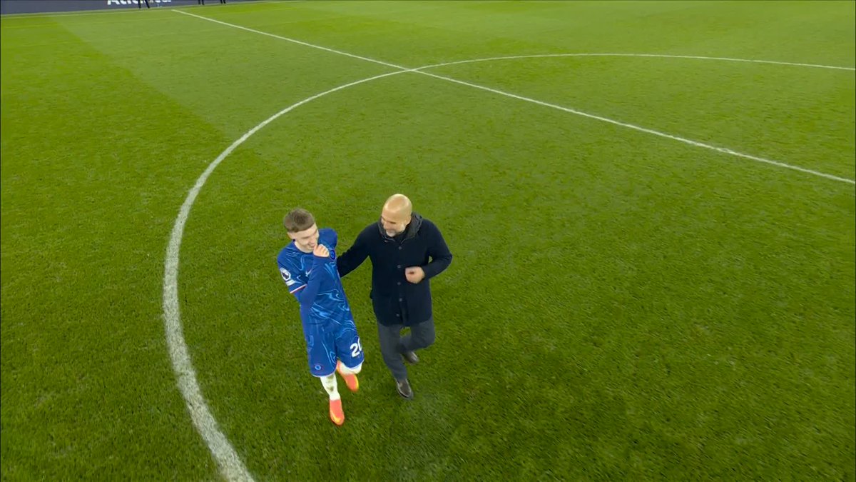 Pep Guardiola speaking to Cole Palmer at full-time 👀